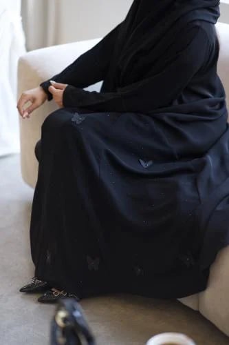 عباية جمان نصف كلوش انترنت بتفاصيل فراشات وفصوص وكم دانتيل مع طرحة