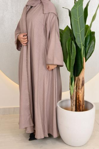 عباية ميساء لينن صيفي بني غباري بتصميم دبل كلوش وتطريز متناسق مع طرحة