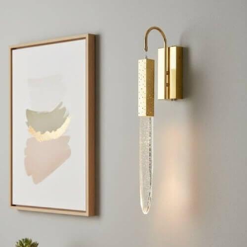 انارة داخلية مودرن - تصميم عمودي زجاج شفاف