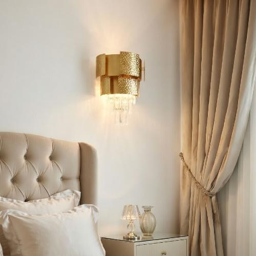 اضاءة جدارية داخلية - بتكوين طبقات معدنية ذهبية