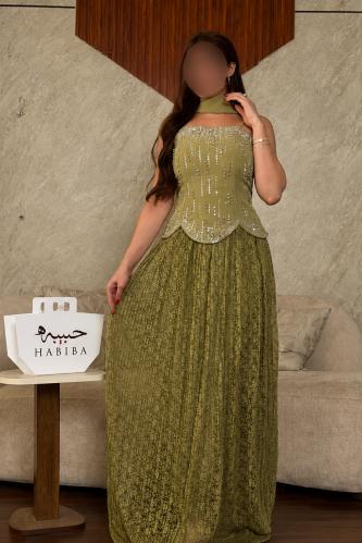 فستان فاخر بكورسيه مرصع ودانتيل بليسيه مع وشاح أنيق | حبيبه فاشن