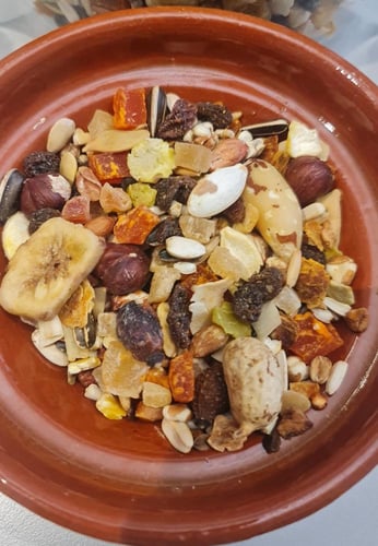 خلطة حبوب و فواكه مجففة و مكسرات للببغاوات