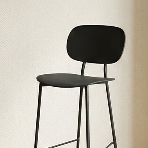 كرسي بار بلاسيتك بأرجل معدنية أسود