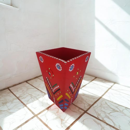 سلة مهملات بطراز تراثي