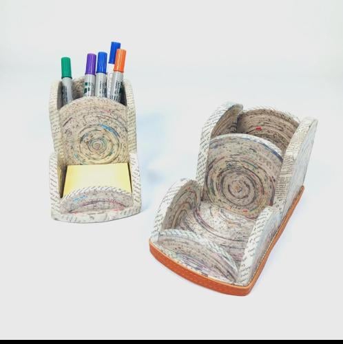 حامل أقلام وملاحظات بلون سادة
