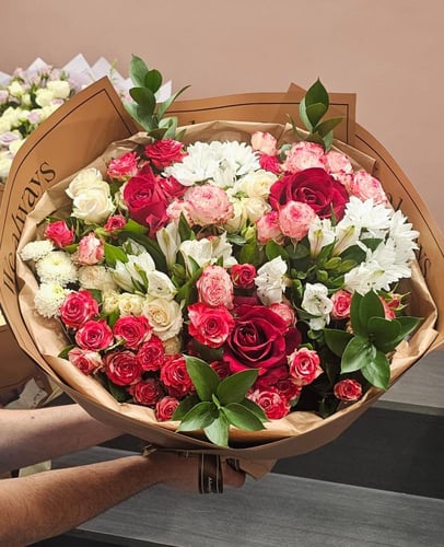 باقة ورد فاخرة – تغليف فرنسي أنيق