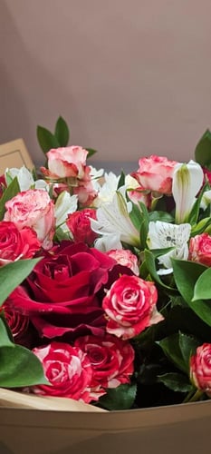 باقة ورد فاخرة – تغليف فرنسي أنيق