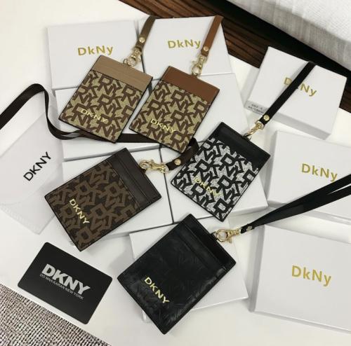 محافظ نسائي دكني DKNY - وتد