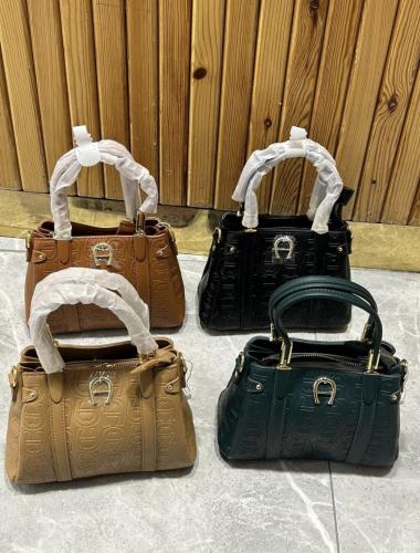 شنطة نسائية أقنر AIGNER - وتد