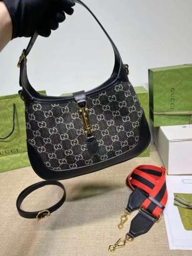 قوتشي جاكي مقاس 27 سم