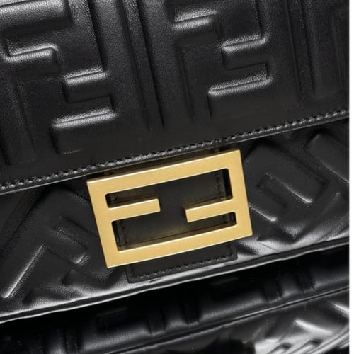 فندي Baguette مقاس 26 سم .