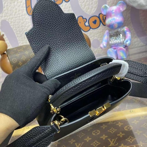 لوي فيتون كابسين ميني 21 سم.