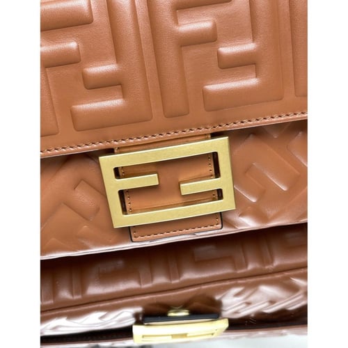 فندي Baguette مقاس 26 cm