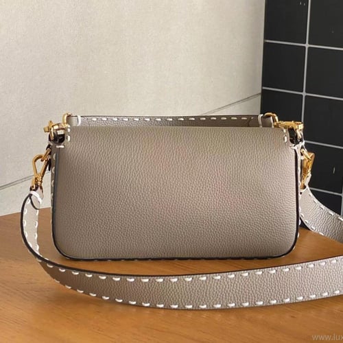 فندي BaGuette ﻿مقاس 27cm