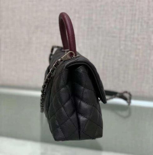 شانيل كوكو هاندل مقاس 24 سم.