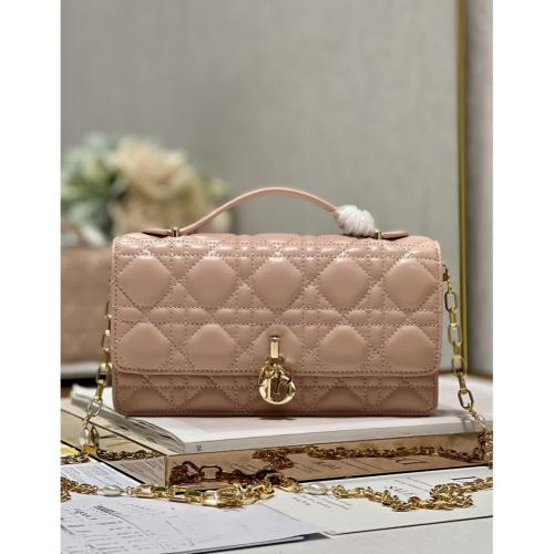 ليدي ديور كلاتش مقاس 21 سم.