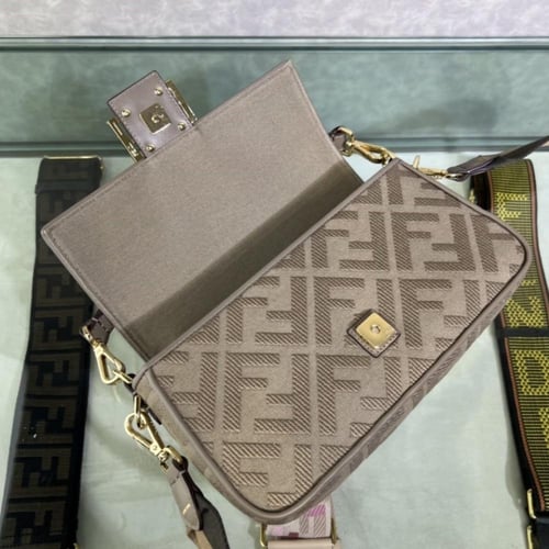 فندي BaGuette مقاس 27cm