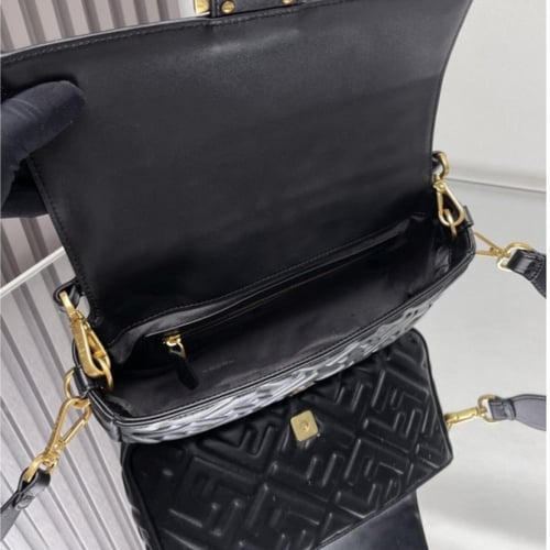 فندي Baguette مقاس 26 سم .