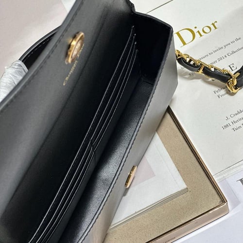 ديور CD مقاس 21 سم