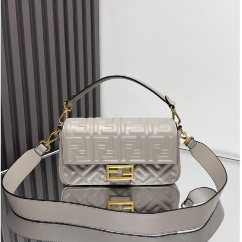 فندي Baguette مقاس 26 cm