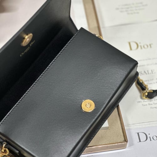 ديور CD مقاس 21 سم