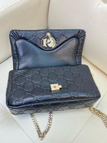 قوتشي جي جي ميلانو مقاس 21 سم اللون اسود