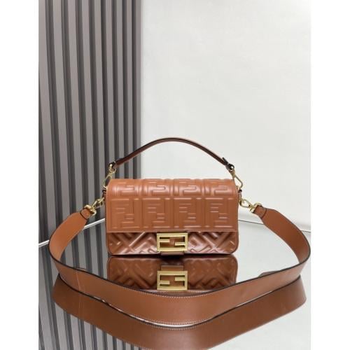 فندي Baguette مقاس 26 cm