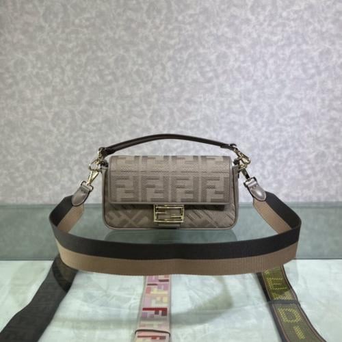 فندي BaGuette مقاس 27cm