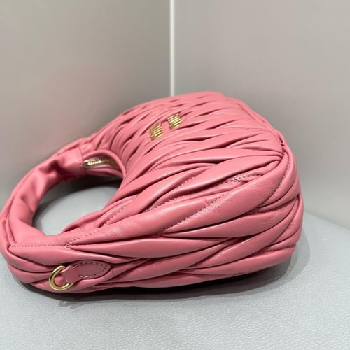 ميو ميو Wander Matelassé مقاس 20cm