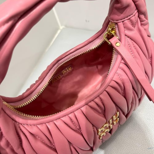 ميو ميو Wander Matelassé مقاس 20cm