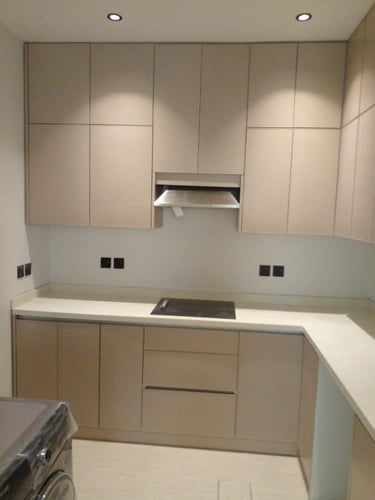 مطبخ المنيوم قطاع خاص مع درف دبل صاج مع سطح رخام ص...