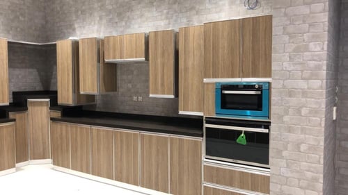 مطبخ المنيوم قطاع خاص مع درف دبل فرمايكا مع سطح رخ...