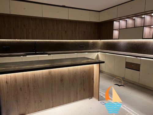 مطبخ المنيوم قطاع خاص مع درف خشب الماني او ايطالي...