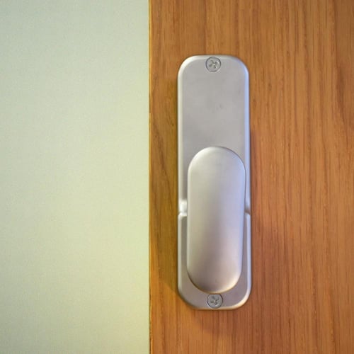 قفل باب اكادة بزر ضاغط بخاصية ابقاء الباب مفتوح