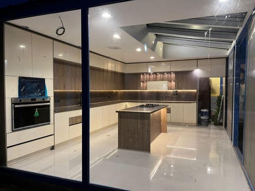 مطبخ المنيوم قطاع خاص مع درف خشب الماني او ايطالي...