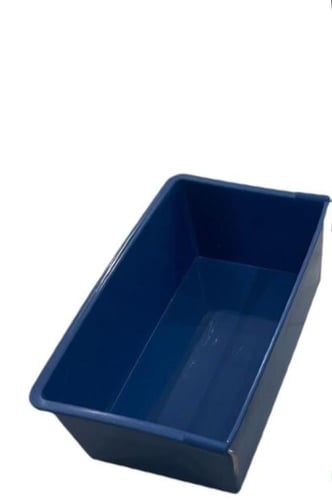 بلاستيك ازرق يستخدم للاكل او الماء مع تعليقة حديد...