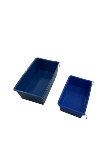 بلاستيك ازرق يستخدم للاكل او الماء مع تعليقة حديد...