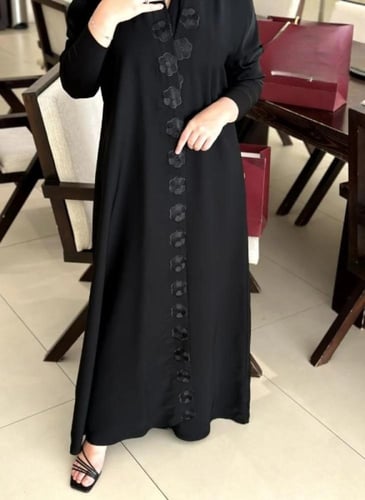 عباية انيقه باللون الأسود