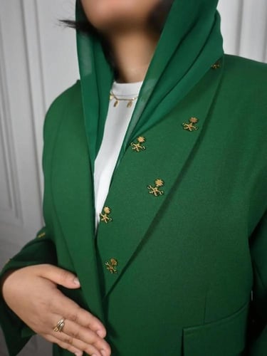 عباية الوطن مصممة بشكل انيق