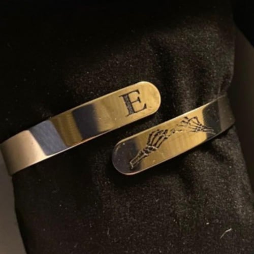 سواره بحفر ماسكين يد بعض