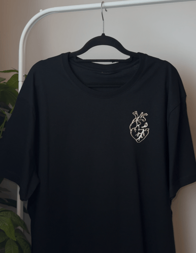 تيشيرت وتوب القلب العاكس بحروف