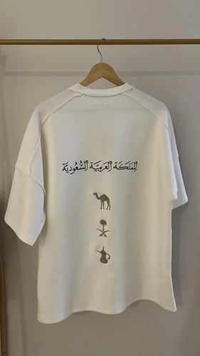 تيشيرت السعودية بتصميم تراثي فاخر