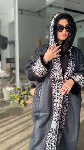 فروه أنيقة مطرزه بالسدو الاحمر