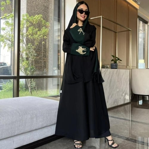 عباية فاخرة مطرزة لليوم الوطني