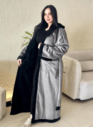 فروه نسائي رصاصي مع فرو اسود بشكل انيق