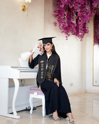 عبايات تخرج تطريز حسب الطلب