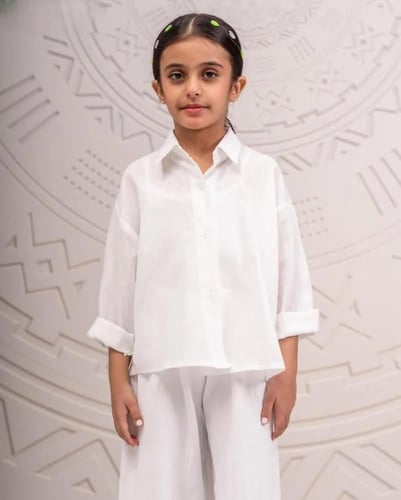 قميص كتان كم طويل]