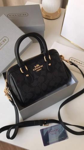 شنطة كوتش روان -اسود