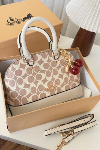 شنطة كوتش - ابيض