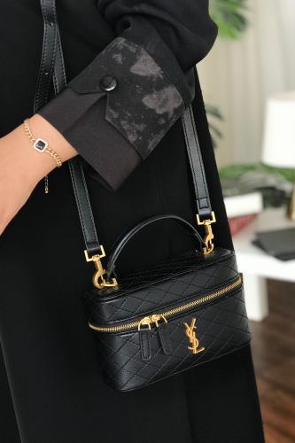 سان لوران- اسود